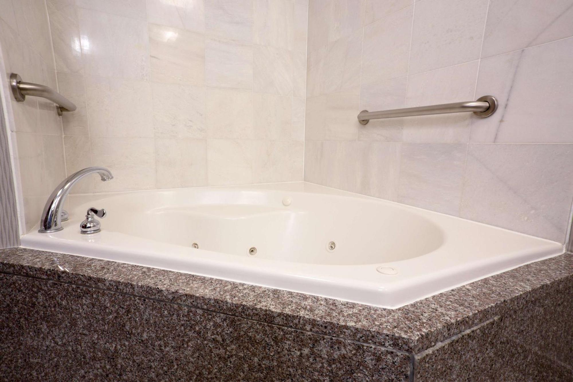 Drury Inn & Suites Columbus Гров Сити Экстерьер фото