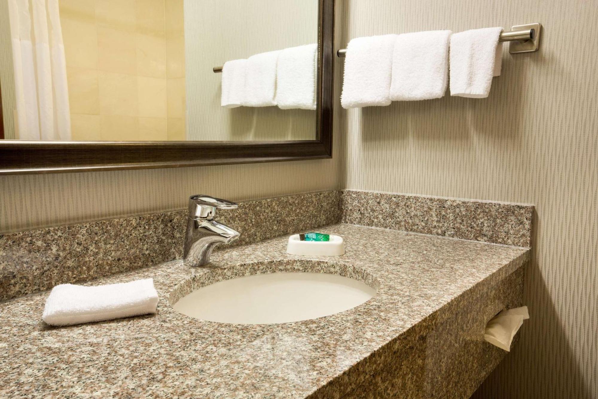Drury Inn & Suites Columbus Гров Сити Экстерьер фото